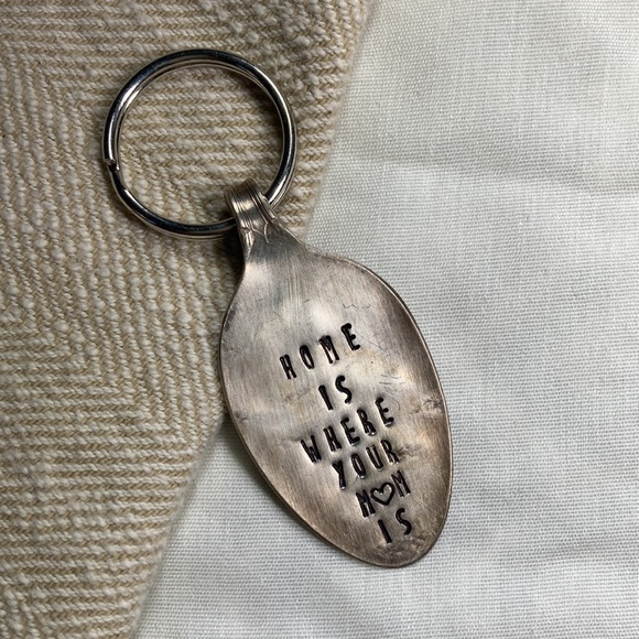 Home Is Where Your Mom Is Key chain - Picture 2 of 3
